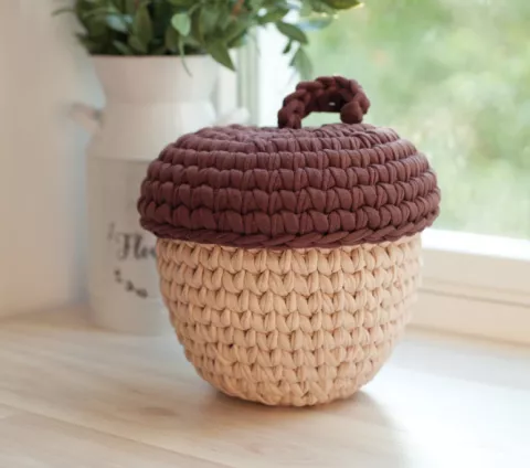 Yarn Nerds: Mini Crochet Acorn Basket