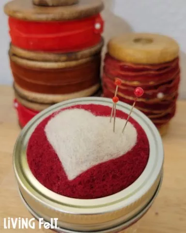 Yarn Nerds: Needle Felt Pin Cushion